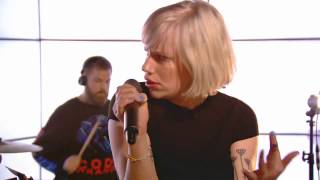 Video thumbnail of "Katinka - Luftballoner (Live i Go' Morgen Danmark)"