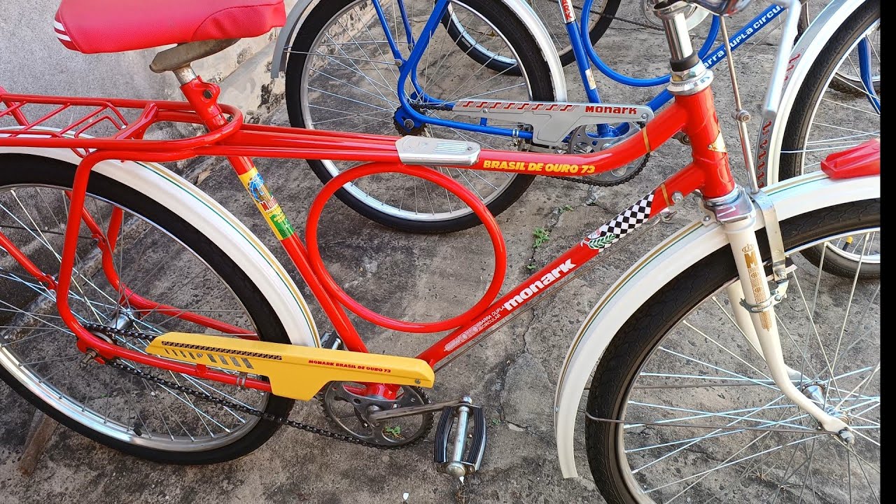 Bicicletas antigas à vendas.