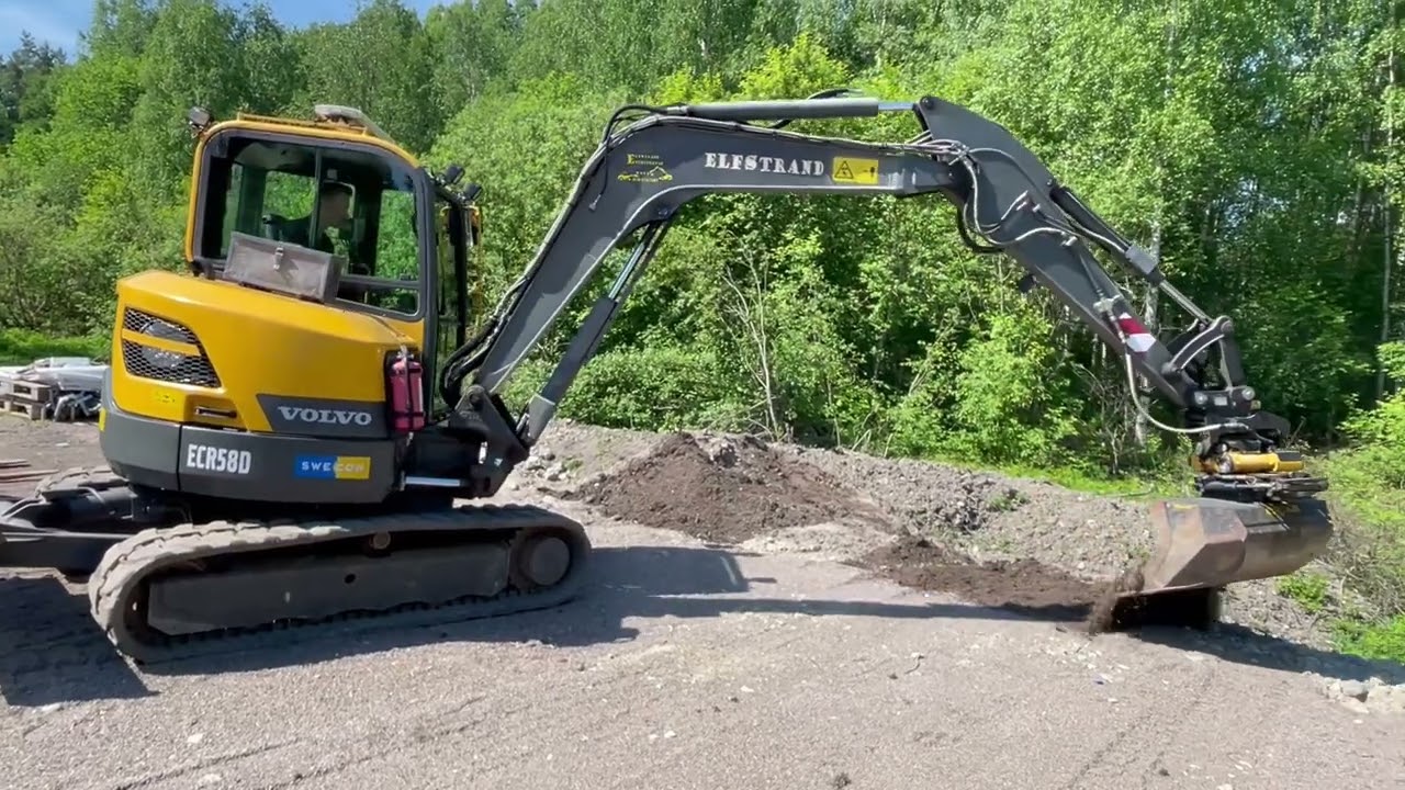 Bandgrävare Volvo ECR 58D med trailer