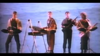 Thinkman - The Formula (HD Official Video) (1986)
HD Upscale Remastered Video
Es handelt sich um das offizielle Promo Musikvideo, Bild und Ton bearbeitet von MellieTerry.
Die Backing Vocals sind von Lisa Dalbello.
Bei 0:36 wird interessanterweise ein Promovideo-Vorspann von Adele Berteis When Its Over aus 1985 gezeigt. Rupert Hine hat bei diesem Song meines Wissens in keinster Weise mitgewirkt. Thinkman - The Formula (HD Official Video) (1986)