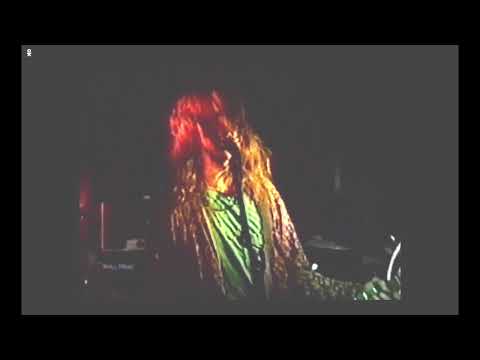 J Mascis and Lou Barlow Dinosaur JR fight - Freakscene The Story of Dinosaur Jr