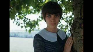 Mireille Mathieu - A force de rêver chords