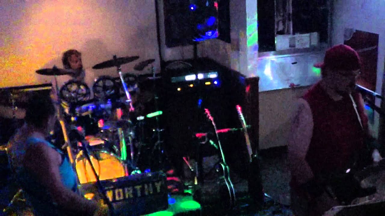 19 Not Worthy Link Drum Solo / Longview (Live Green Day Cover