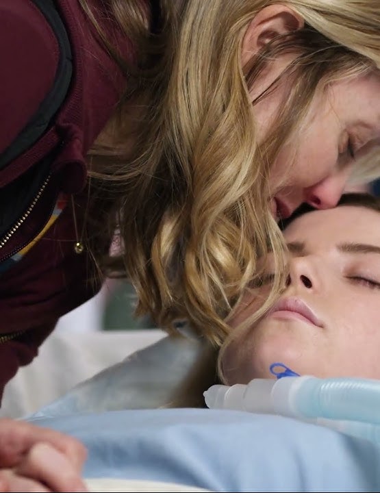 A brain-dead girl selflessly donates her face #movie
