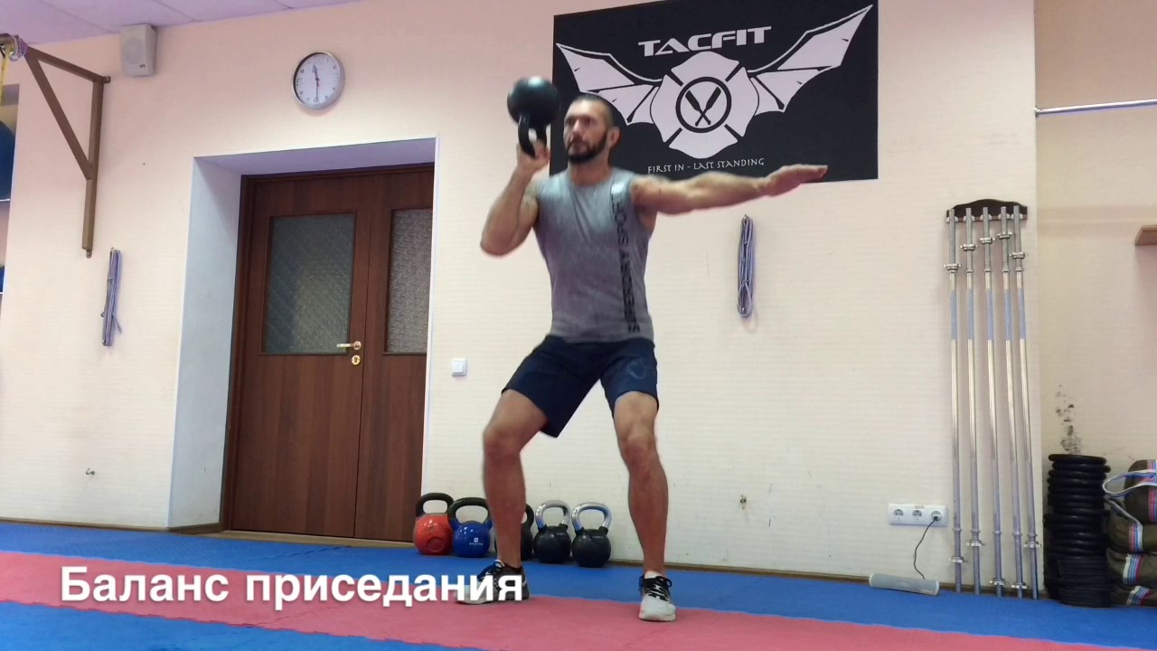 8 вариантов приседаний с одной гирей