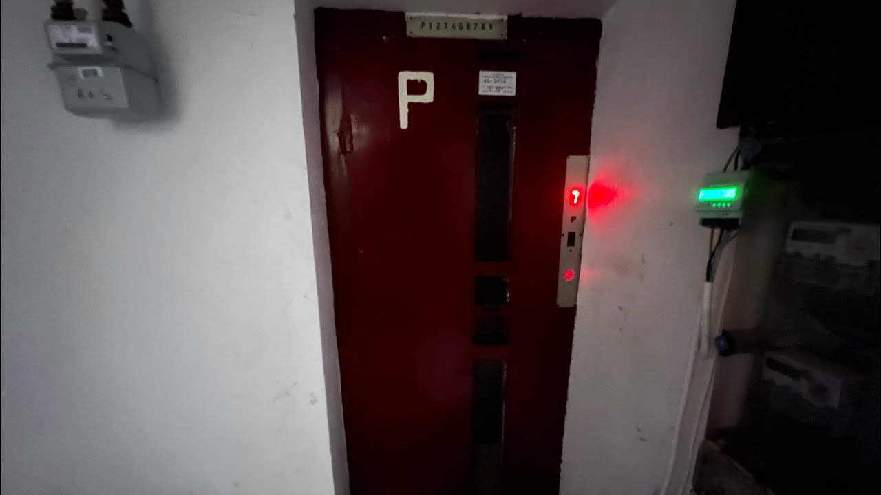 Old Refurbished IFMA Traction Elevator@Strada Poștei Bl.A4 Sc.B, Hunedoara, Romania