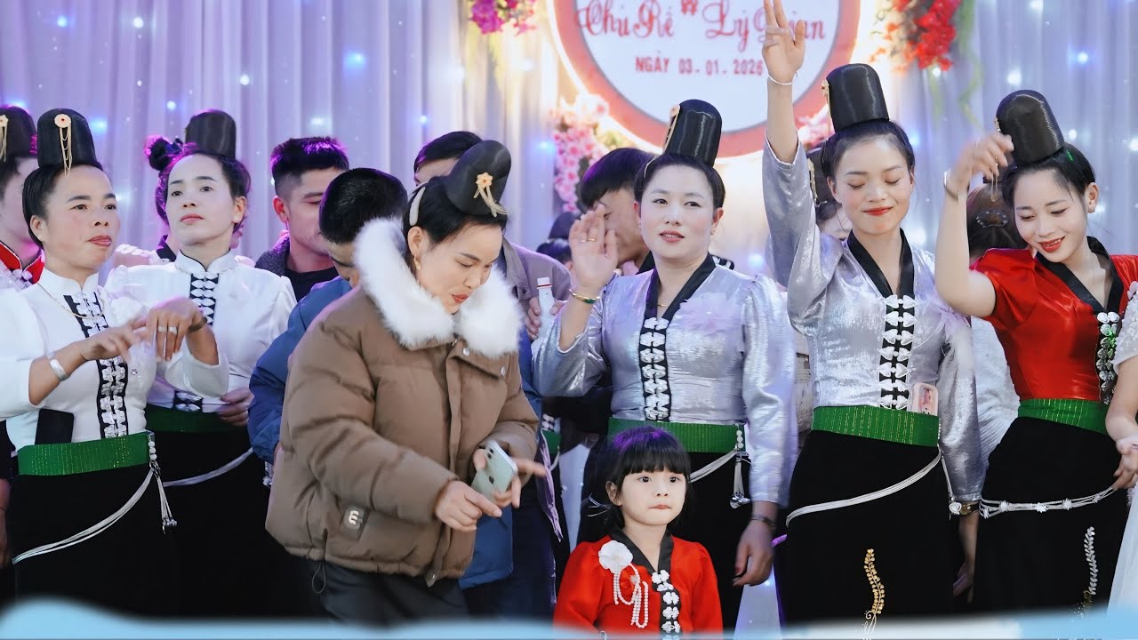 QUÁ TUYỆT VỜI CHỊ EM NHẢY MỪNG ĐÁM CƯỚI CÔ DÂU LƯỜNG PÂNG _ LÝ ĐOÀN BẢN TÁN SÀNG MUỔI NỌI _ SƠN LA