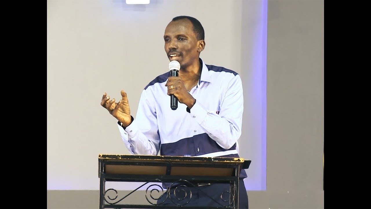 LES MONTAGNES ONT DES OREILLES by Chris Ndikumana