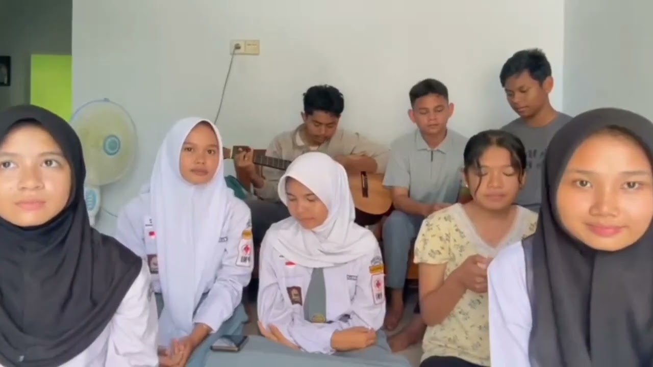 Musikaliasi Puisi Bahasa Indonesia Kelompok 4