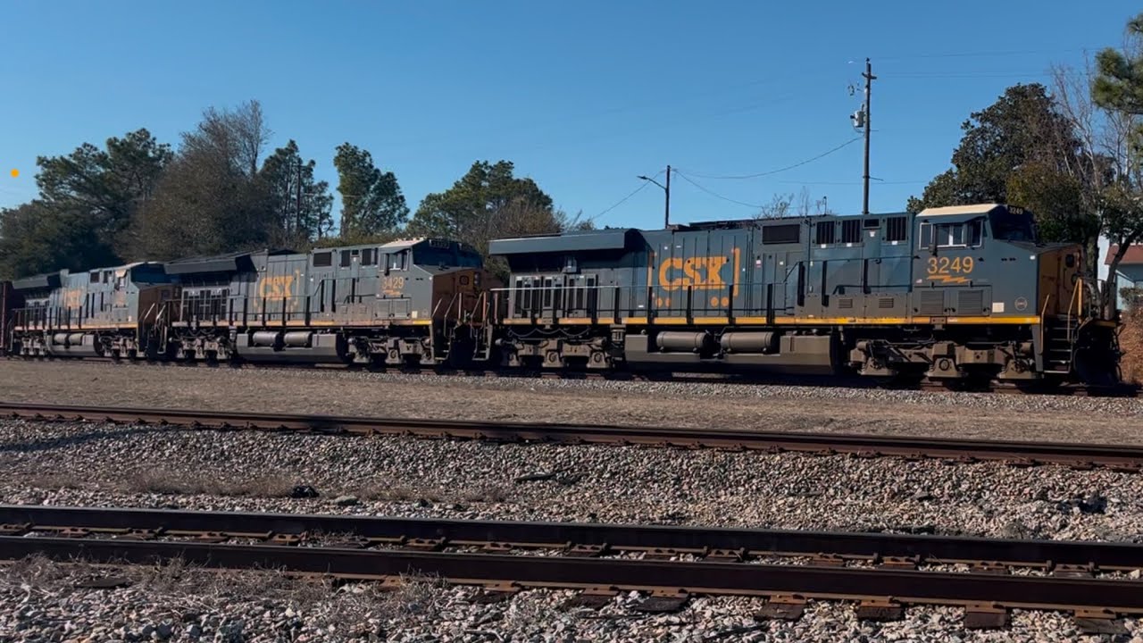 CSX 3249 Leads CSX M583-21 NB Manifest Train Thru Hamlet NC - YouTube