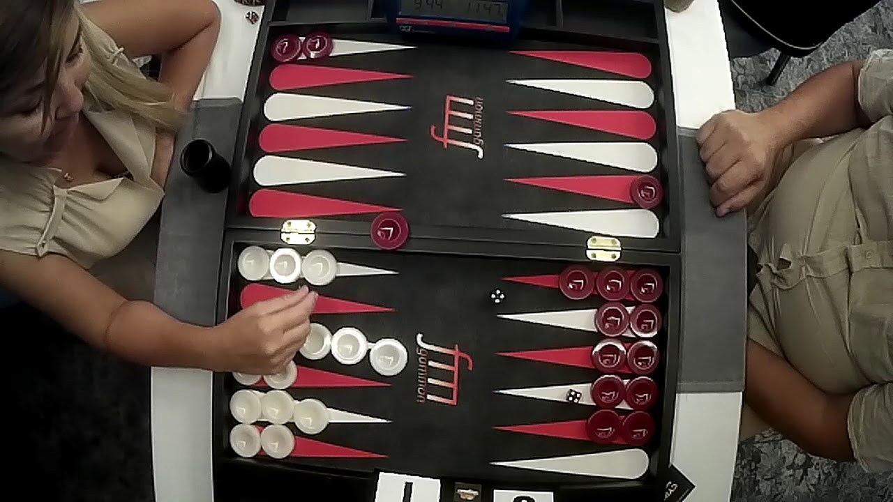 İnanılmaz bir tavla maçı. Mutlaka seyredin. Bu kadar mı şanslı olunur ? Bu kadar mı şanssız olunur.