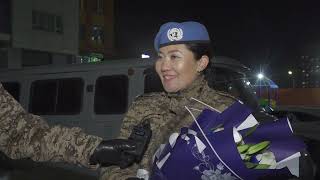картинка: Энхийг  сахиулагчид ар гэрийнхэнтэйгээ уулзах торгон мөч