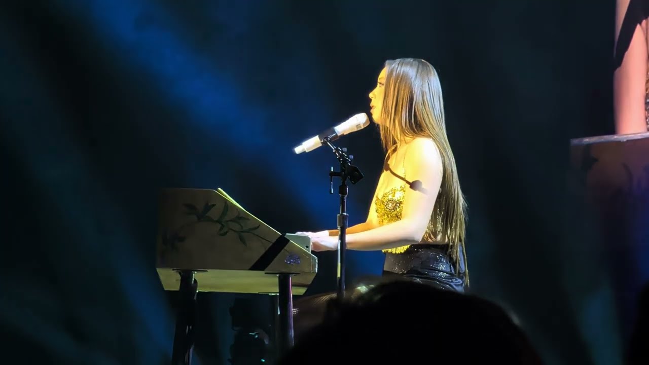 Laufey (Live) - How I Get (Berlin - Velodrom) (24. Feb. 2026)