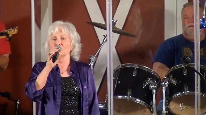 Cathy Windham sings Rocky Top at The Gladewater Op...