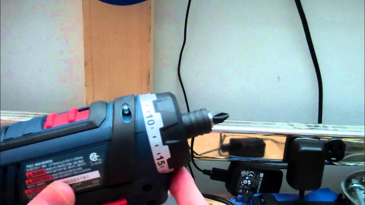 Cordless screwdriver and impact driver 1/4" hex holder drill bit wobble