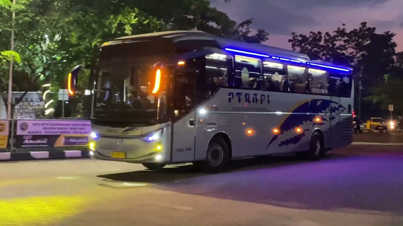 Bus PT Rapi area terminal Payung Sekaki pekan baru 