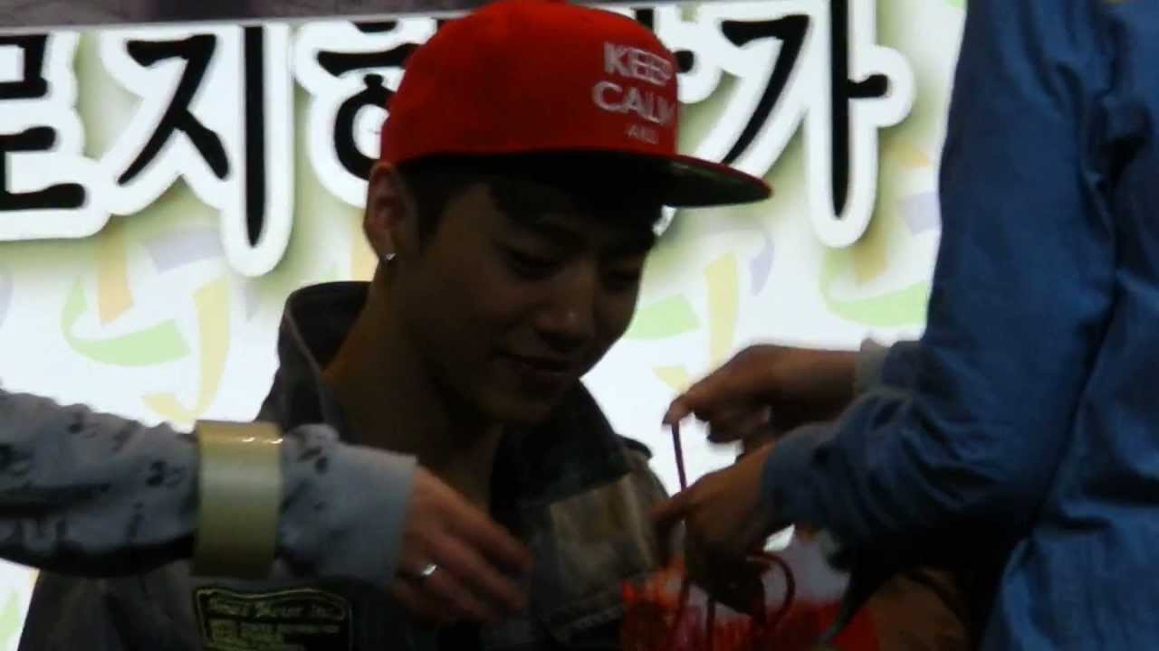 B.A.P - Daejeon fansign BYG focus (1) 130330