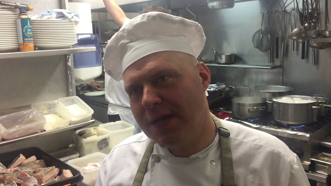 Eating the Icelandic Christmas Skate