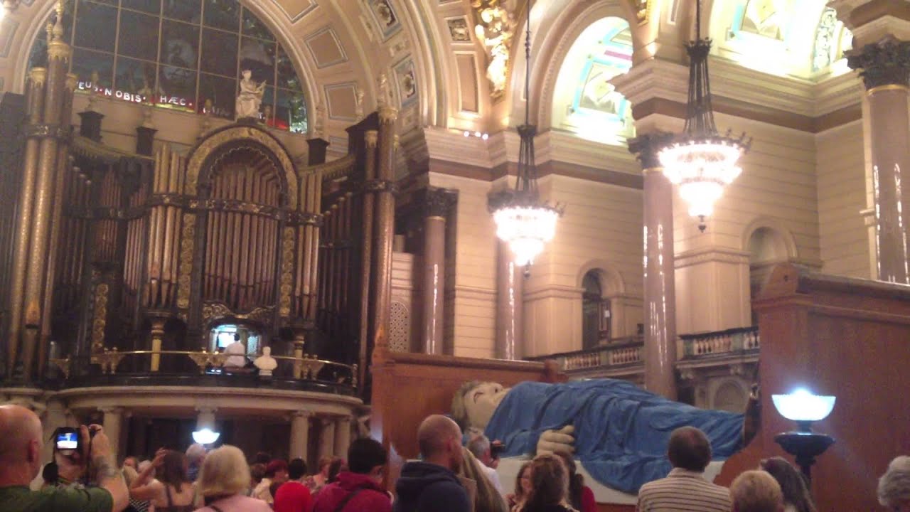 Grandmother Giant - Lying in state