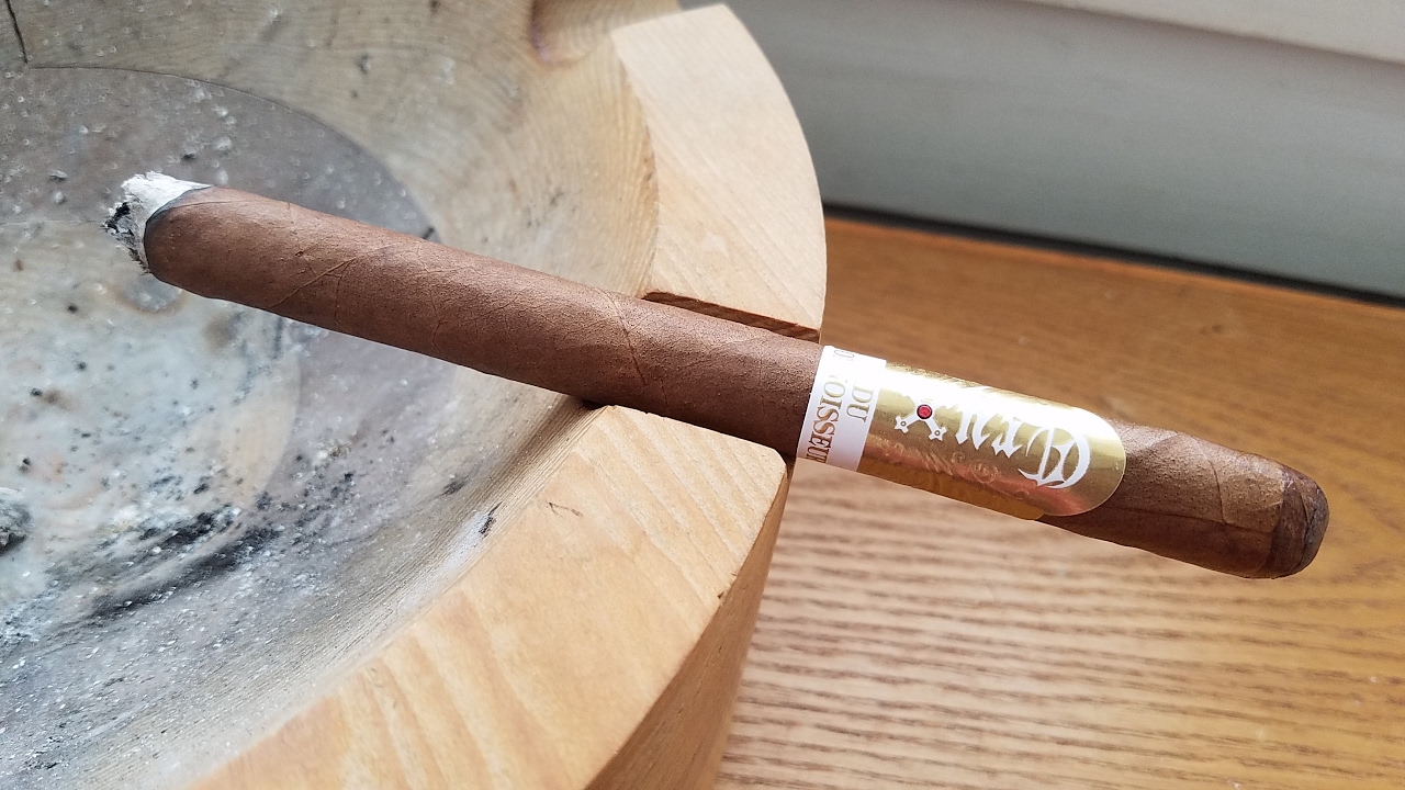 Crux du Connoisseur No. 2 Cigar Review