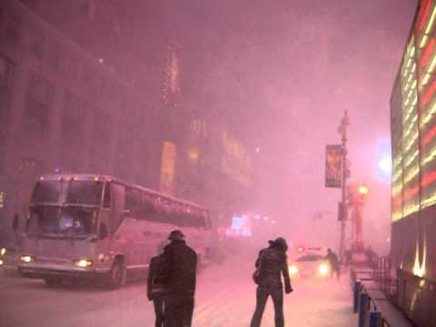 NYC Blizzard 2010 Times Square - YouTube