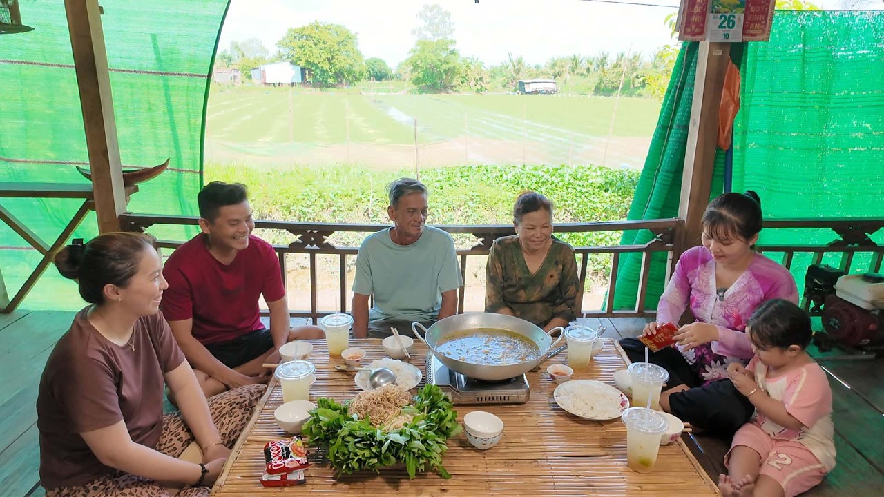 Nấu Nồi Lẩu Gà Chanh Ớt Nhận Lộc Đầu Năm của Chị Diễm Tặng Cho Gia Đình | HQ #1846