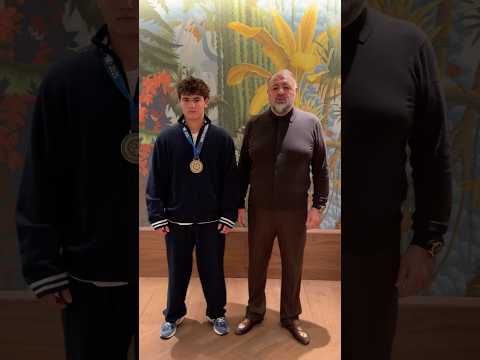 Артур Асатрян поздравил Арсена Балаяна с триумфальной победой на первенстве Мира по вольной борьбе