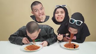 Pedees!! Makan Samyang Bareng Adek ft. Saaih Halilintar