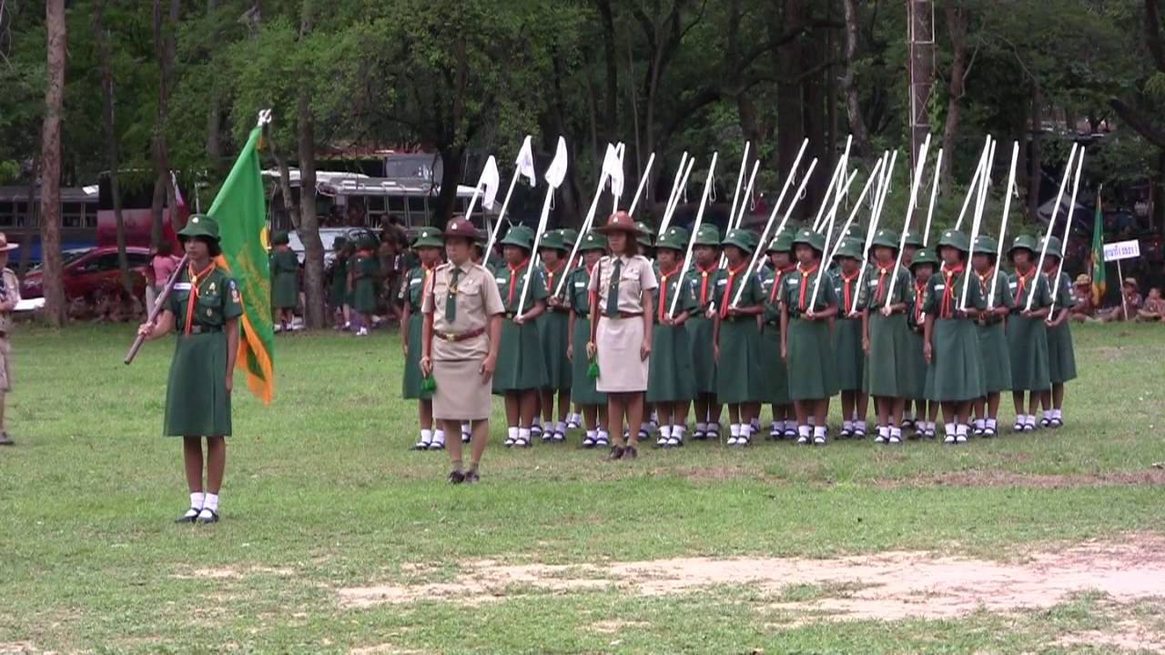 เดินสวนสนามลูกเสือ เนตรนารี ระดับจังหวัด ปี 59 โรงเรียนโชคชัยพรหมบุตรบริหาร