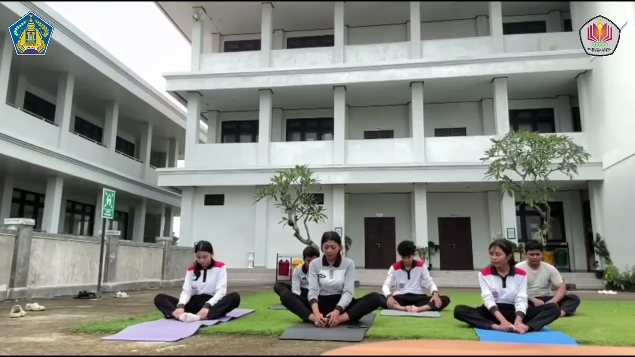 Yoga Surya Namaskara - Ujian Praktek Agama Hindu ( Kelompok 2 ) SMA N 2 SUKAWATI 