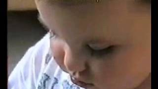 Çok Tatli Bebek Kitap Okuyor - Funny Baby