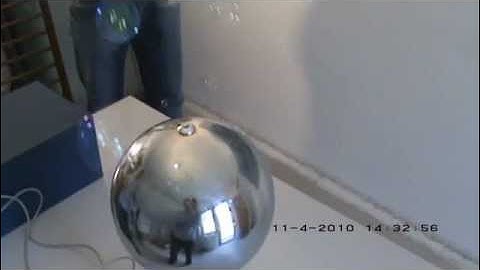Van de Graaff generator and bubbles - Science experiment