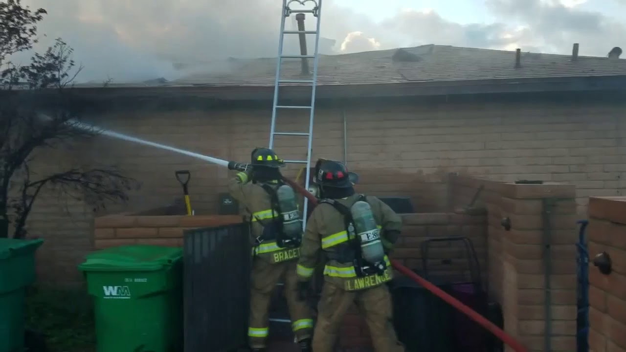 Rural Metro crews respond to early morning house fire - YouTube