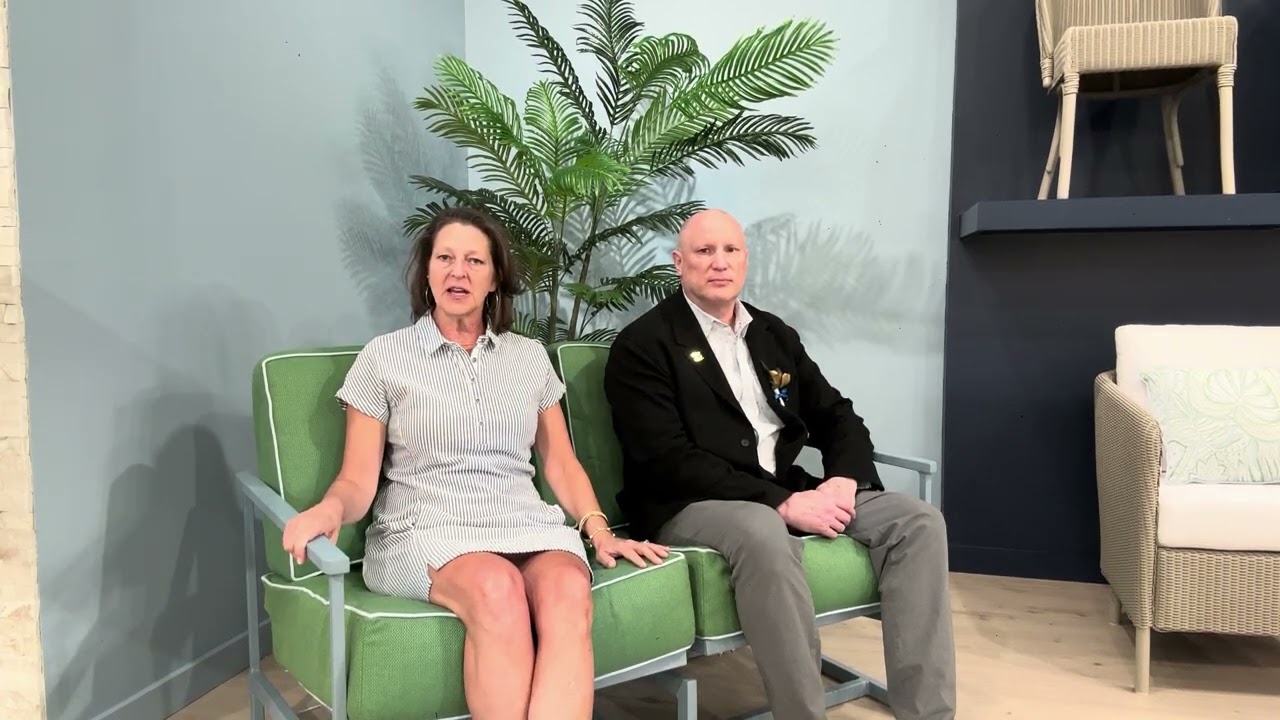 Lloyd Flanders Spring Loveseat