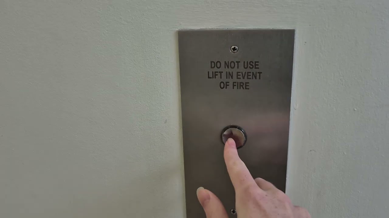 1991 Schindler M-Series (Mod. Otis) Hydraulic | Westfield Riccarton | Lift 3