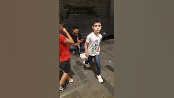 اجمل شارع في اسطنبول شارع الاستقلال اولادي باقر وجنة مع عزف الناي الجميل 