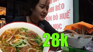 Làm tới 10h đêm mới được ăn tô bún bò huế 28k