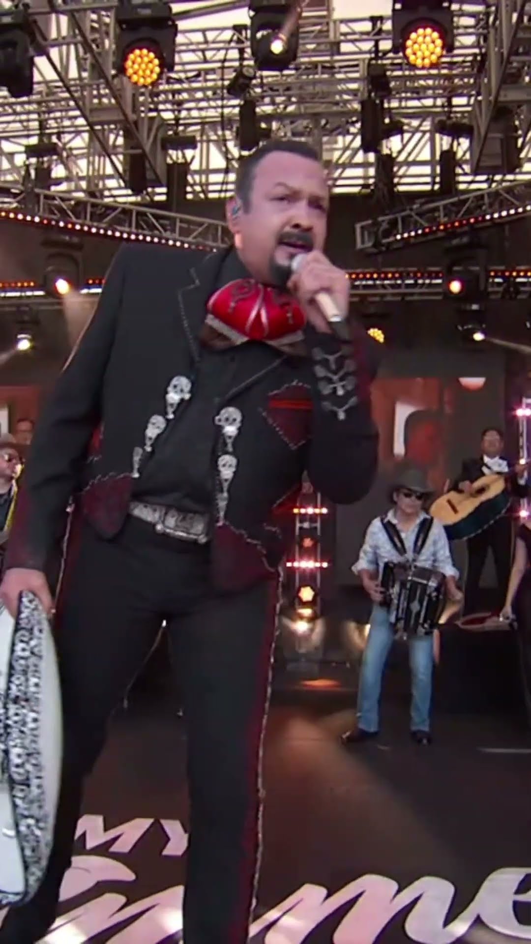 EN VIVO DESDE JIMMY KIMMEL SHOW!! VIVA MÉXICO!! ?? #regionalmexicano #musica #MiraQuienLoDice