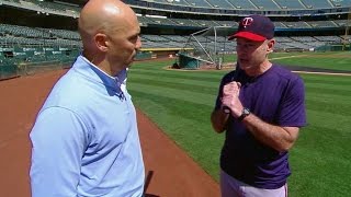 MIN@OAK: Molitor gives tips on swinging the bat