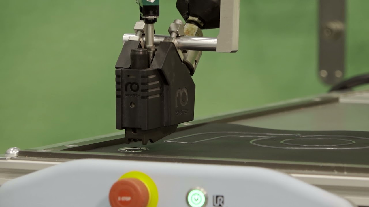 Automated 360 ° Gluing Solution with Collaborative Robots | Robatech