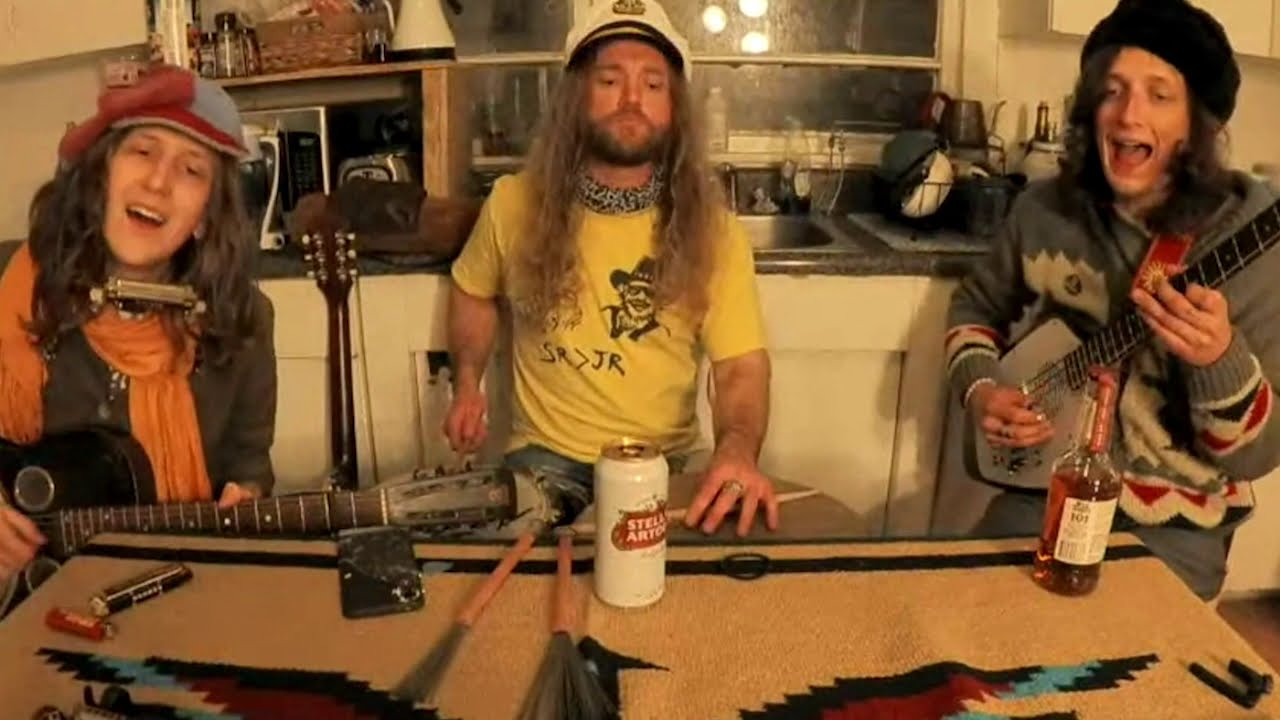 Deeohgee "Lost At Sea" | Drinks with the Band