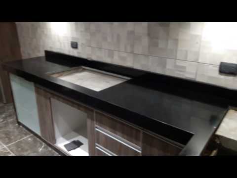 Cocina en granito negro absoluto youtube Cocinas con tope de granito negro