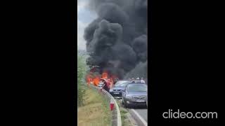 Un Mercedes a luat foc pe traseul R3 Chișinău - Hâncești