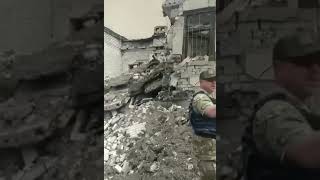 росіяни потужним авіаударом знищили кінотеатр \
