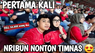PERTAMA KALI AJAK ISTRI NRIBUN NONTON TIMNAS || BEGINI REAKSI LUCU NYA DI TRIBUN ‼️