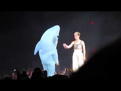 katy-perry-super-bowl-left-shark's-second-chance