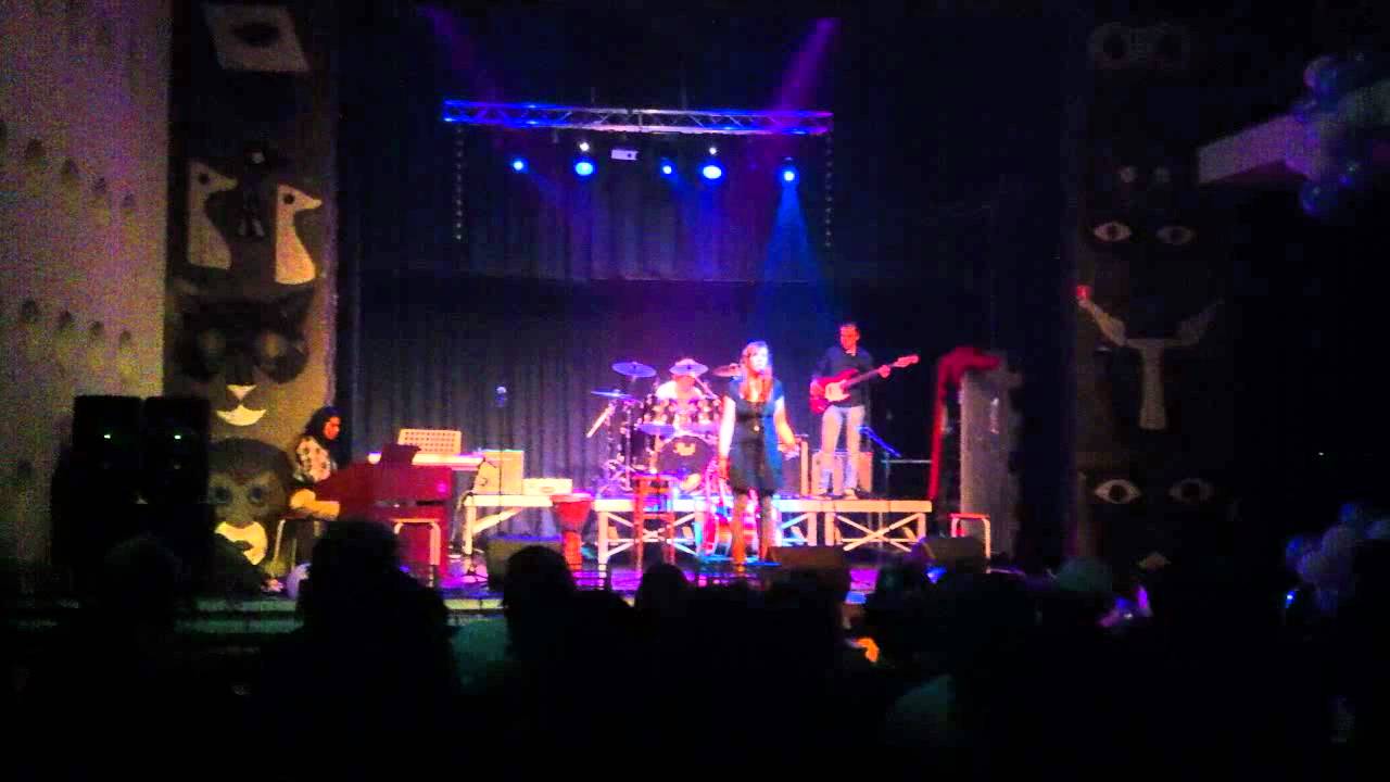 Hurt - Britt van Schie & Shalindrea Ramtahalsing