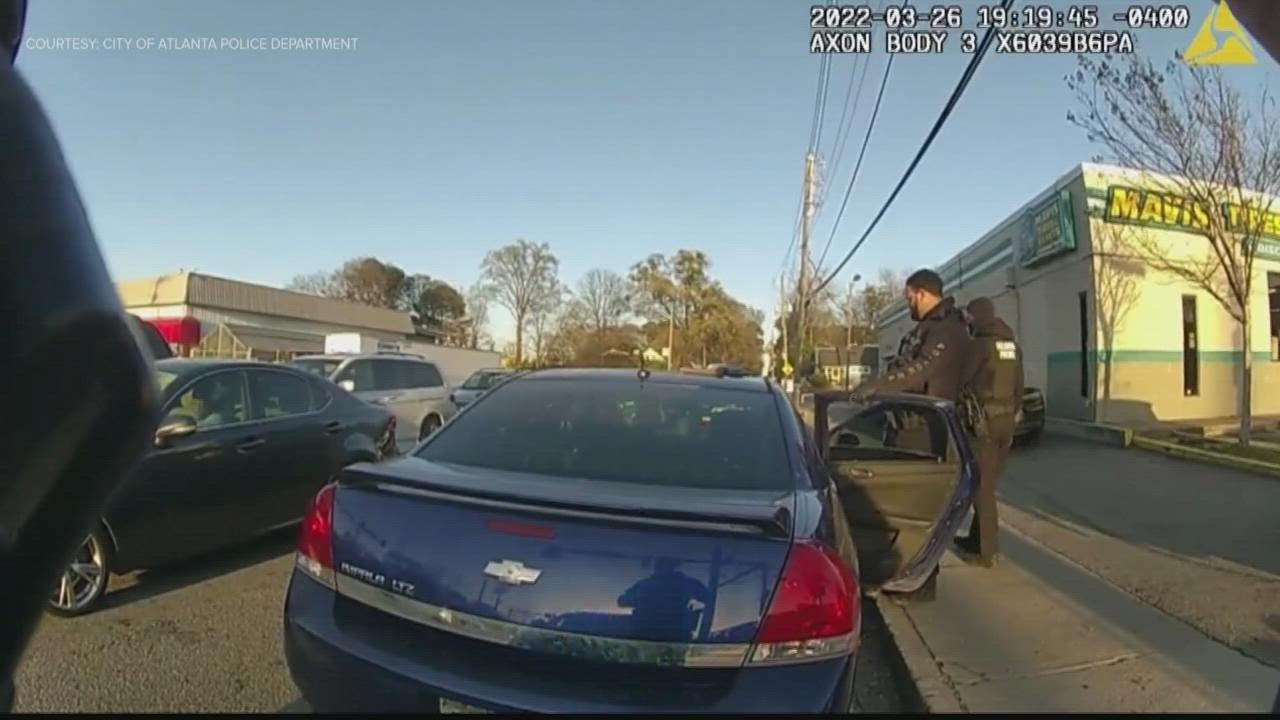 Howell Mill Road traffic stop turns into arrest | Atlanta Police body ...