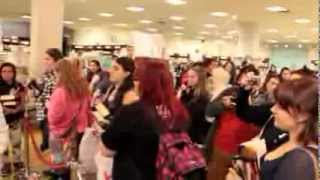 Vancouver fang frenzy over Twilight author Stephenie Meyer