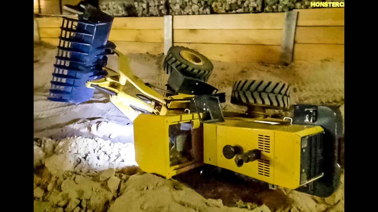 RC loader crash! RC wheel loader Komatsu WA 500! Outtake! YouTube